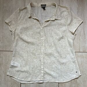 Eddie Bauer breezy 100% cotton cream patterned button up blouse Women’s size M